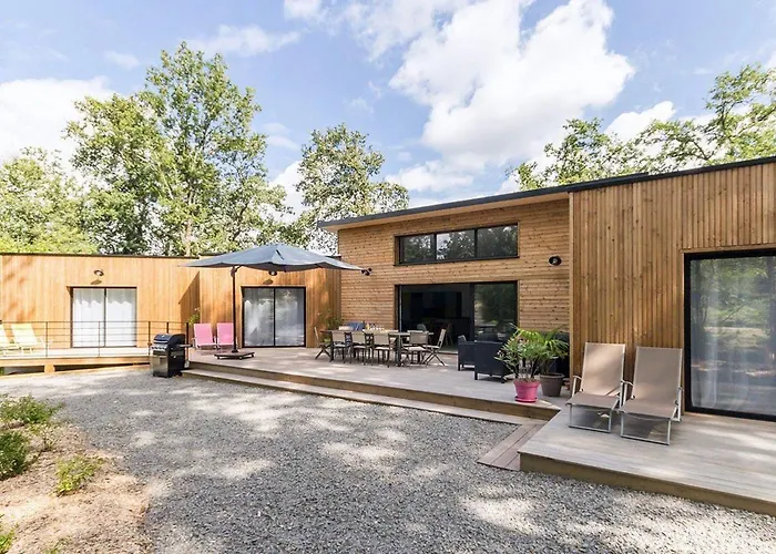 Grande Maison En Bois Avec Parc, Terrasse, Jeux Et Equipements Modernes Entre Nantes Et Pornic - Fr-1-306-1051 *